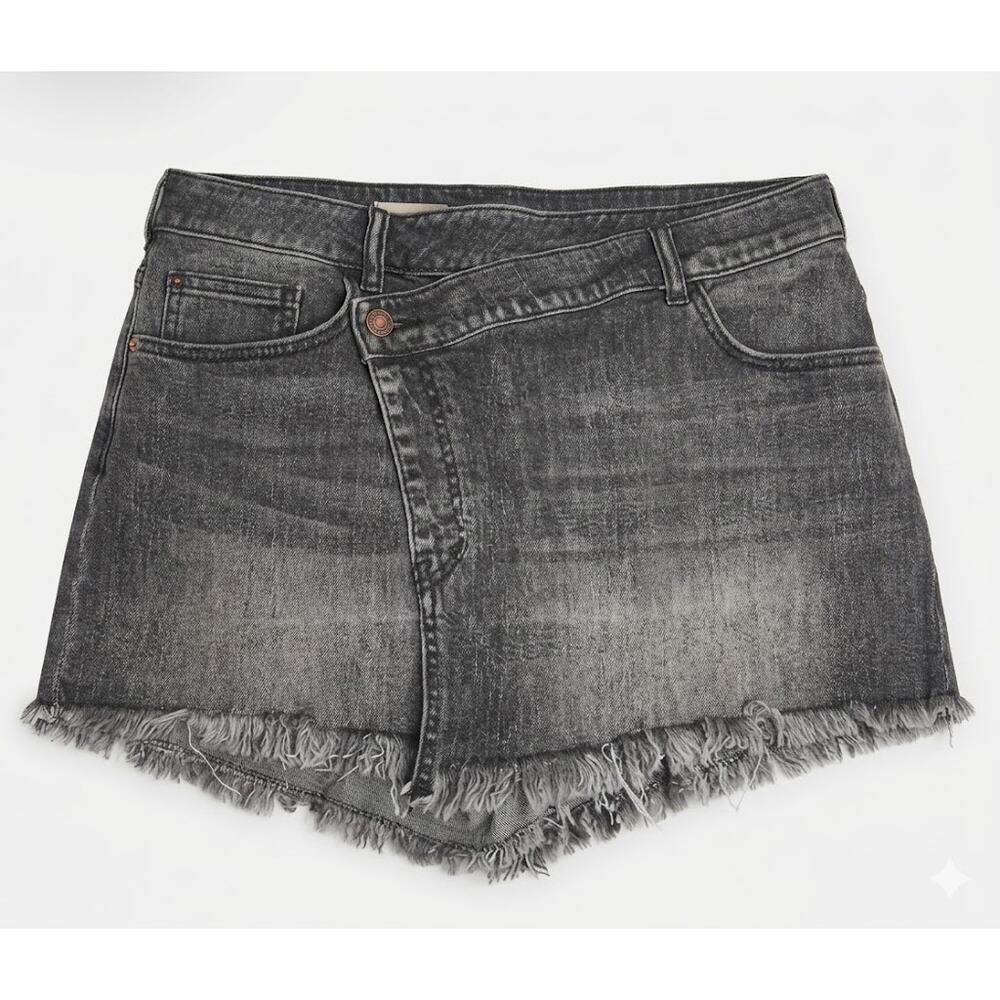 Pilcro Asymmetrical High Rise Grey Denim Cutoff Shorts Size 30